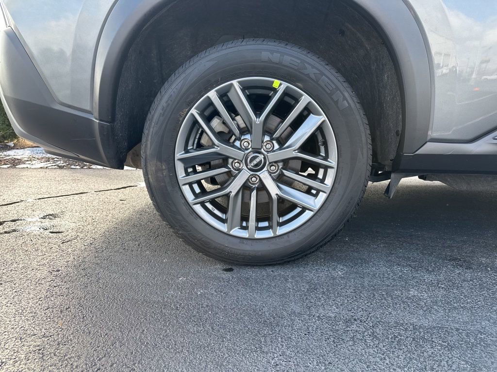 Used 2023 Nissan Rogue S image 33