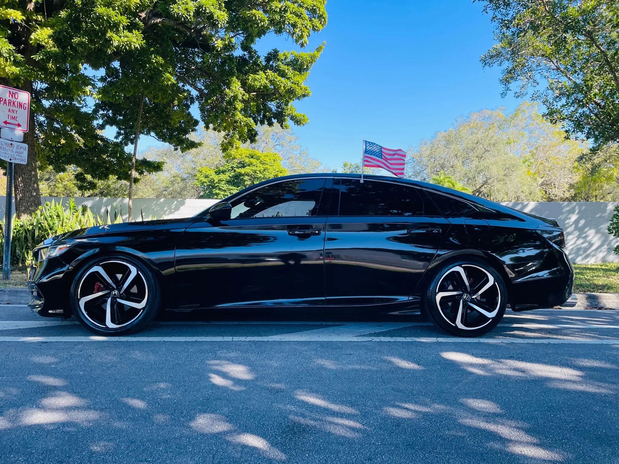 Used 2019 Honda Accord Sport image 2