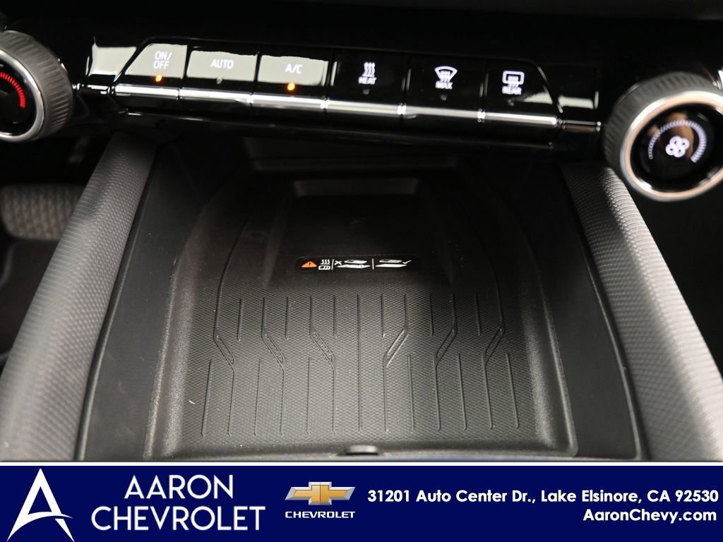 New 2026 Chevrolet Equinox EV LT w/ LPO, Blackout Package AWD/4WD image 24