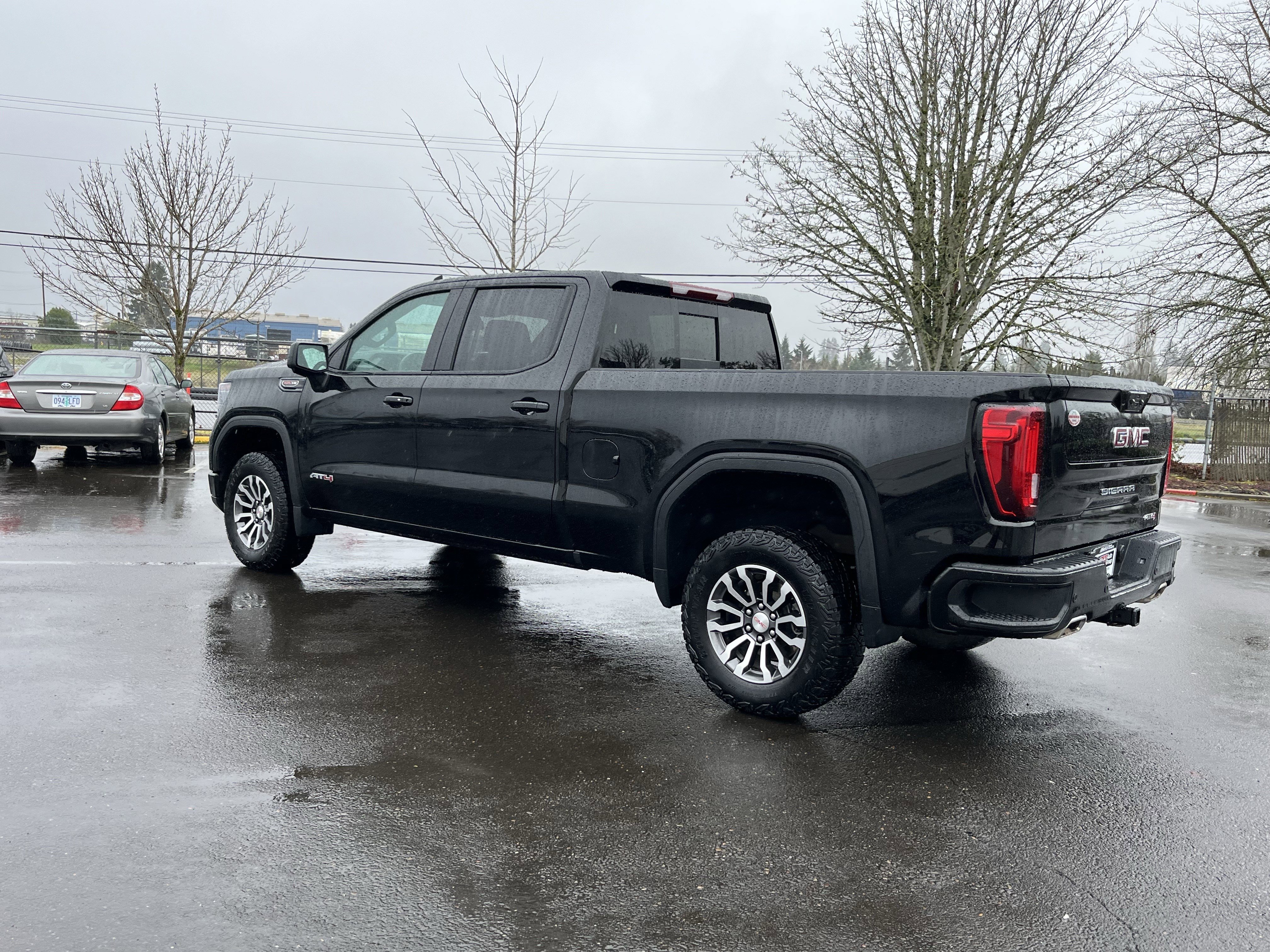 Used 2023 GMC Sierra 1500 AT4 w/ AT4 Preferred Package image 3