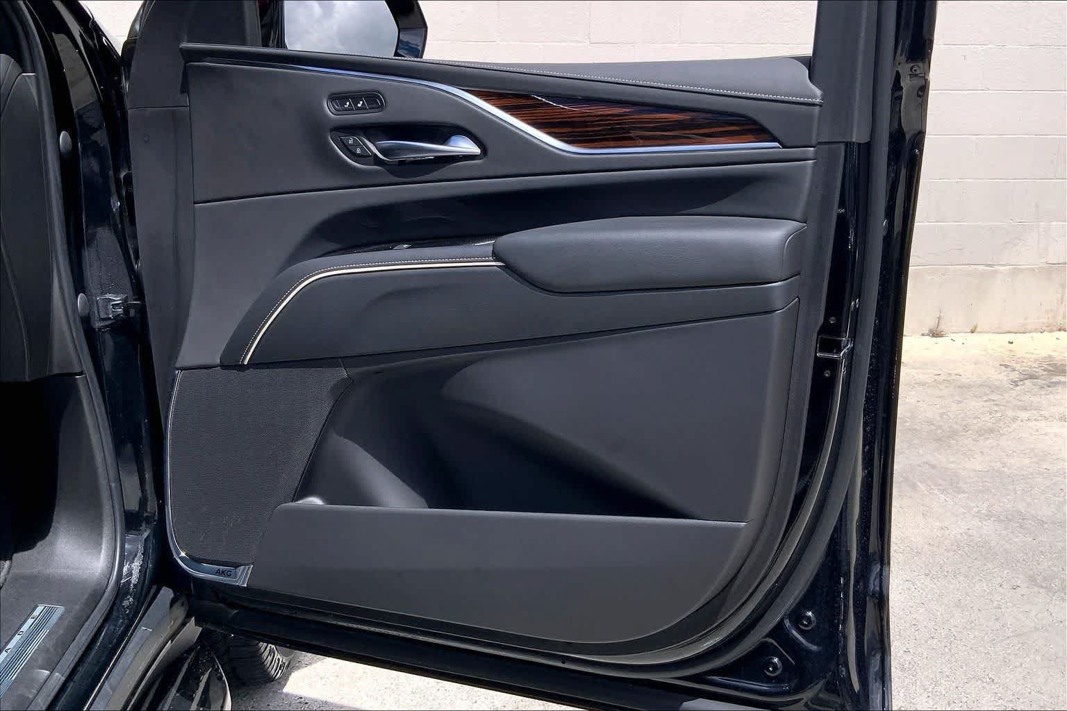 Used 2023 Cadillac Escalade ESV Luxury RWD image 28