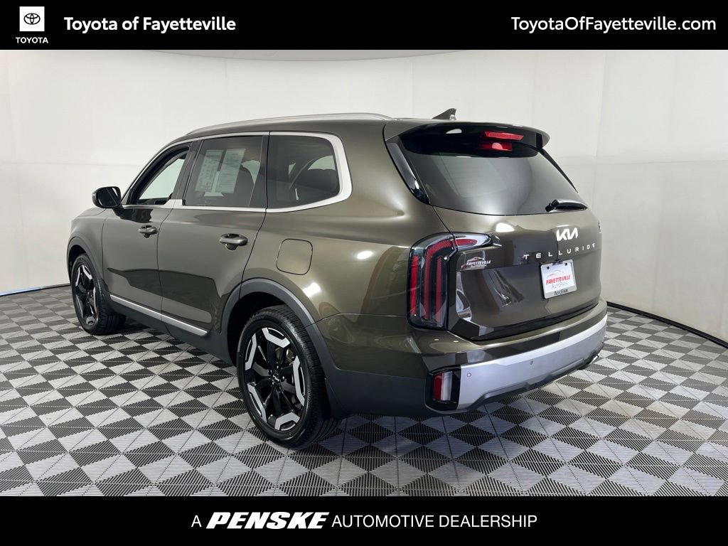 Used 2023 Kia Telluride EX w/ EX Captain's Chair Package FWD image 12