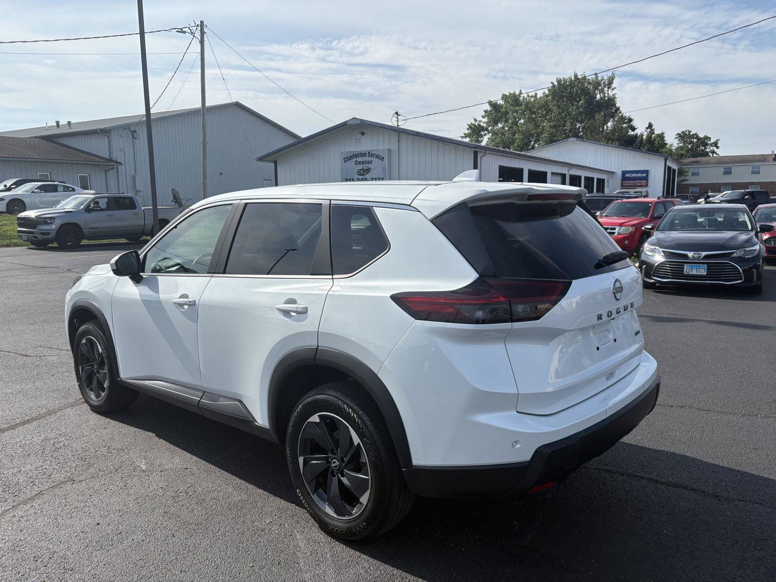 Used 2025 Nissan Rogue SV AWD/4WD image 22