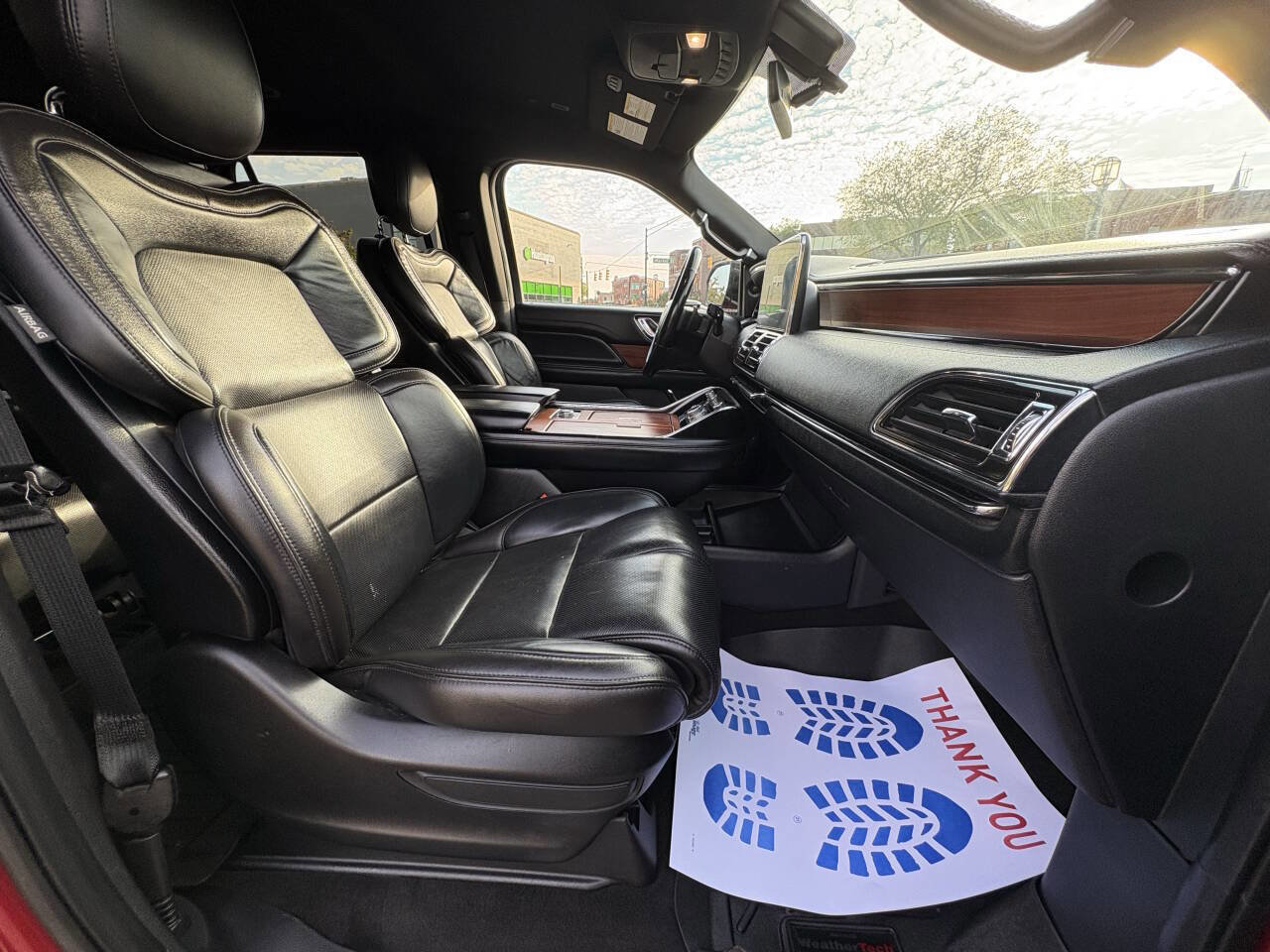 Used 2018 Lincoln Navigator Premiere image 24