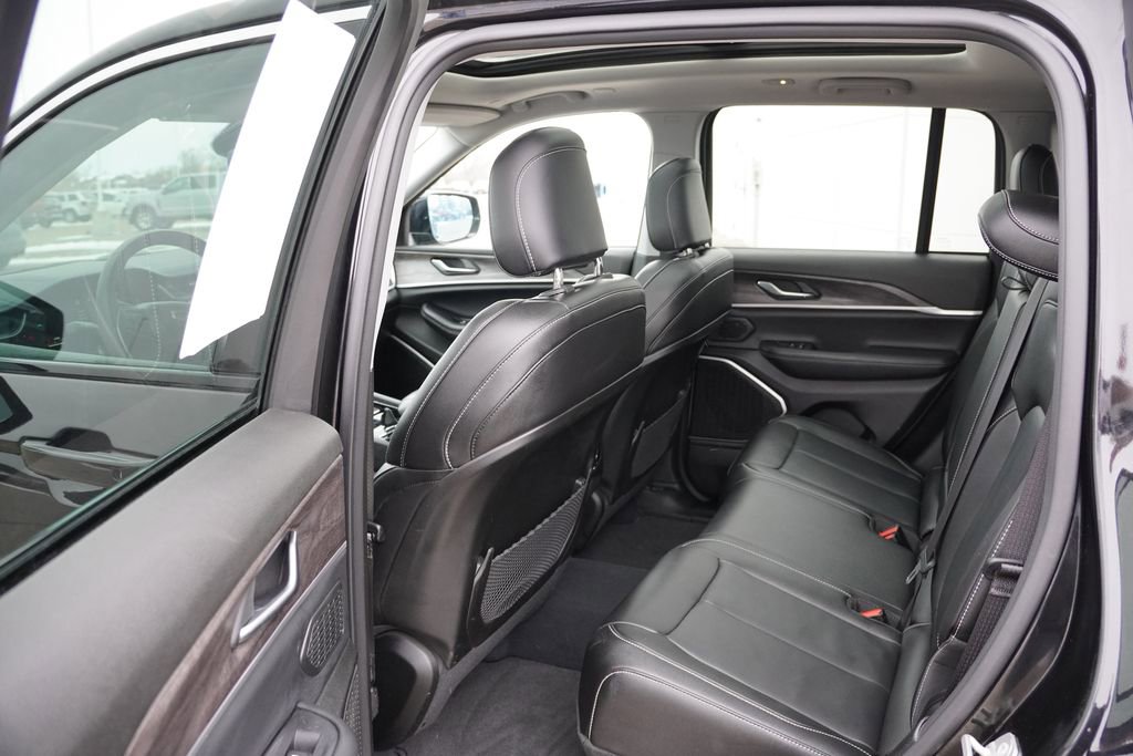 Used 2022 Jeep Grand Cherokee Limited 4xe image 17