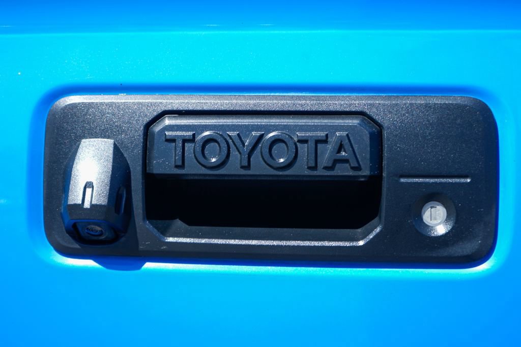 Used 2020 Toyota Tacoma TRD Off-Road w/ Technology Package AWD/4WD image 44
