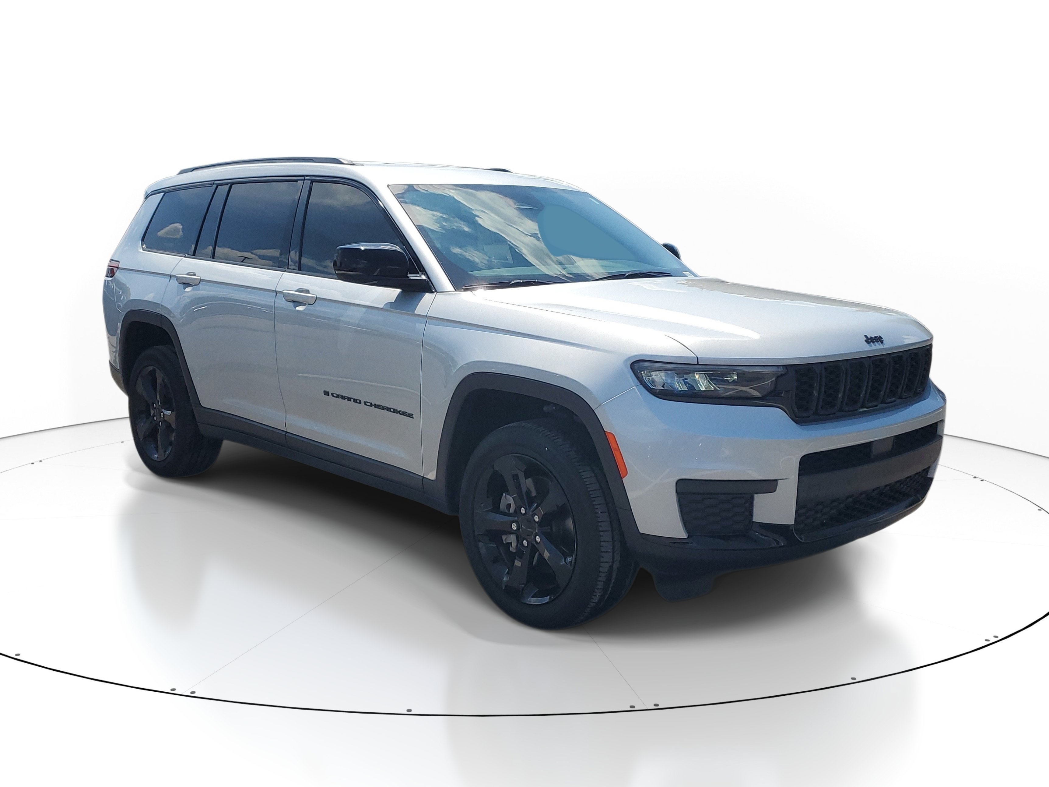 Used 2024 Jeep Grand Cherokee L Laredo RWD image 2