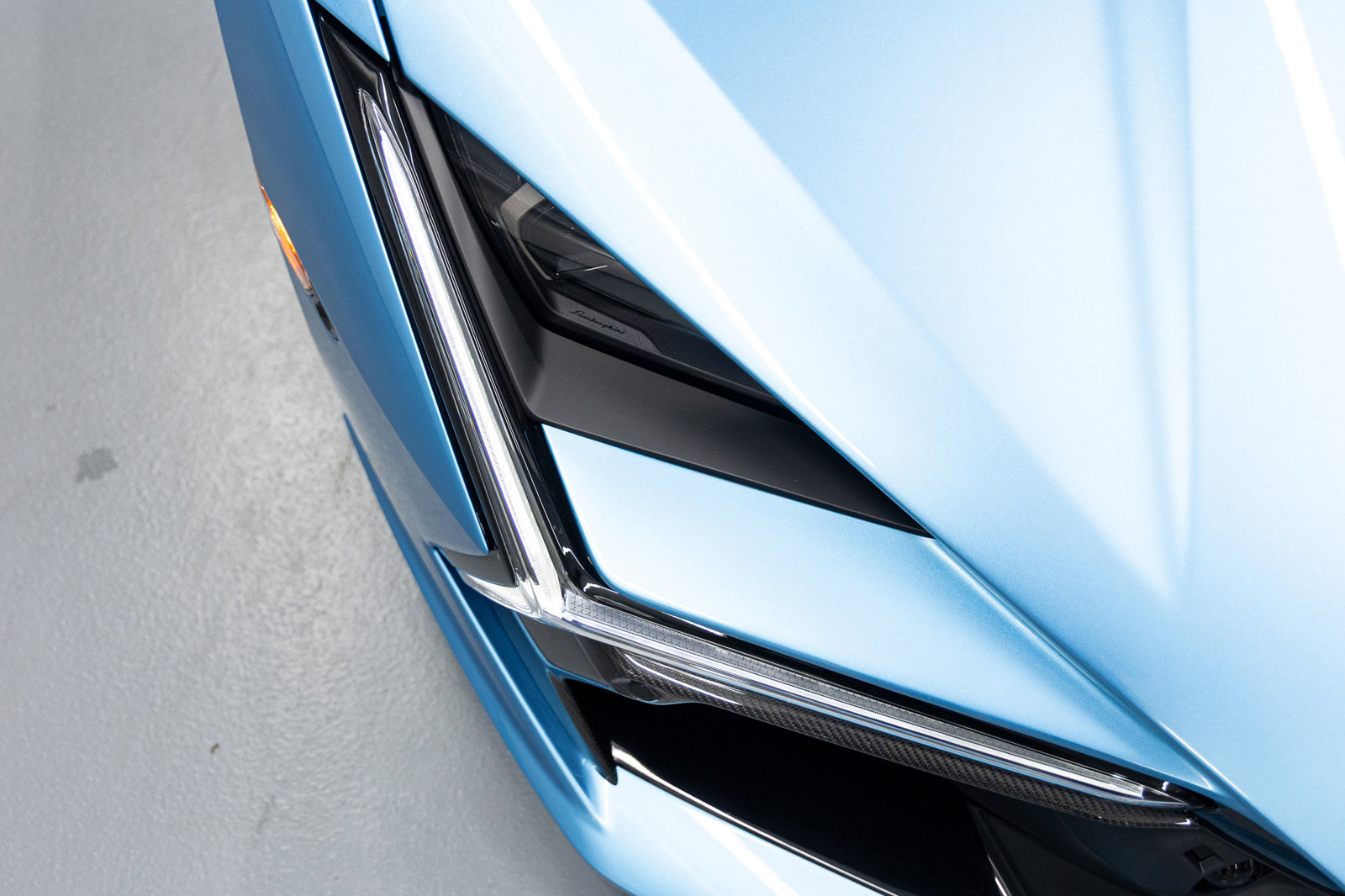 Used 2025 Lamborghini Revuelto image 17