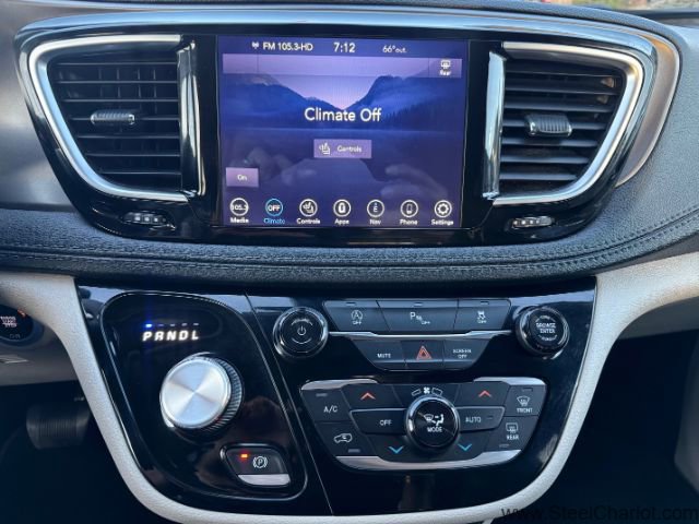 Used 2019 Chrysler Pacifica Limited image 22