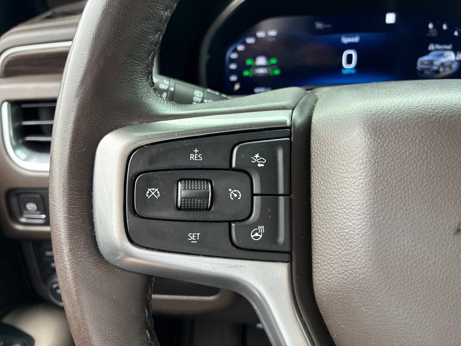 Used 2023 Chevrolet Tahoe Z71 w/ Luxury Package AWD/4WD image 30