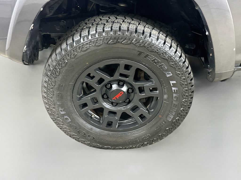 Used 2019 Toyota 4Runner SR5 AWD/4WD image 8