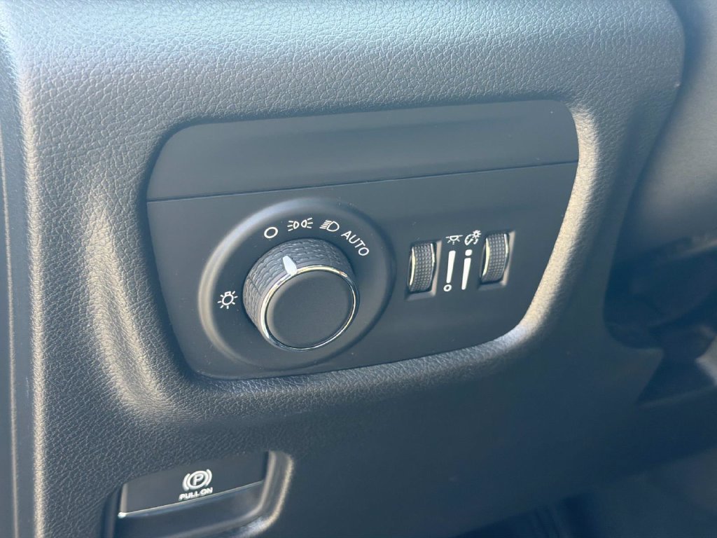 Used 2023 Jeep Grand Cherokee L Laredo RWD image 25