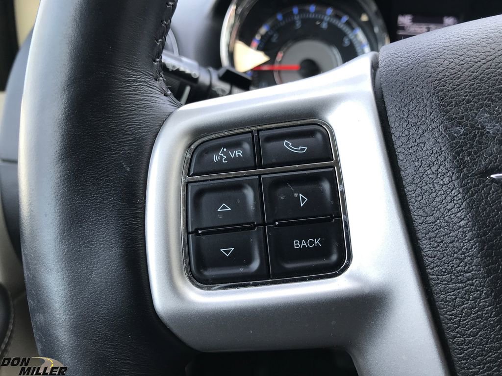 Certified 2016 Chrysler Town & Country Touring w/ Driver Convenience Group image 14