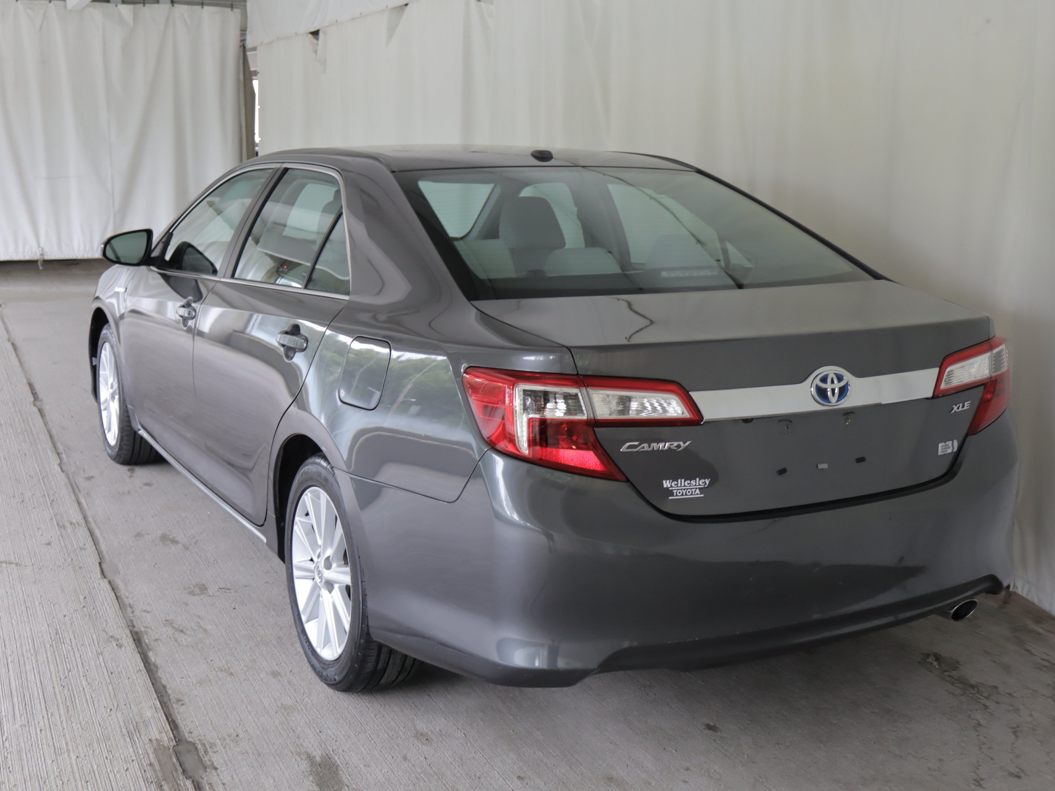 Used 2014 Toyota Camry XLE w/ Moonroof Package FWD image 25