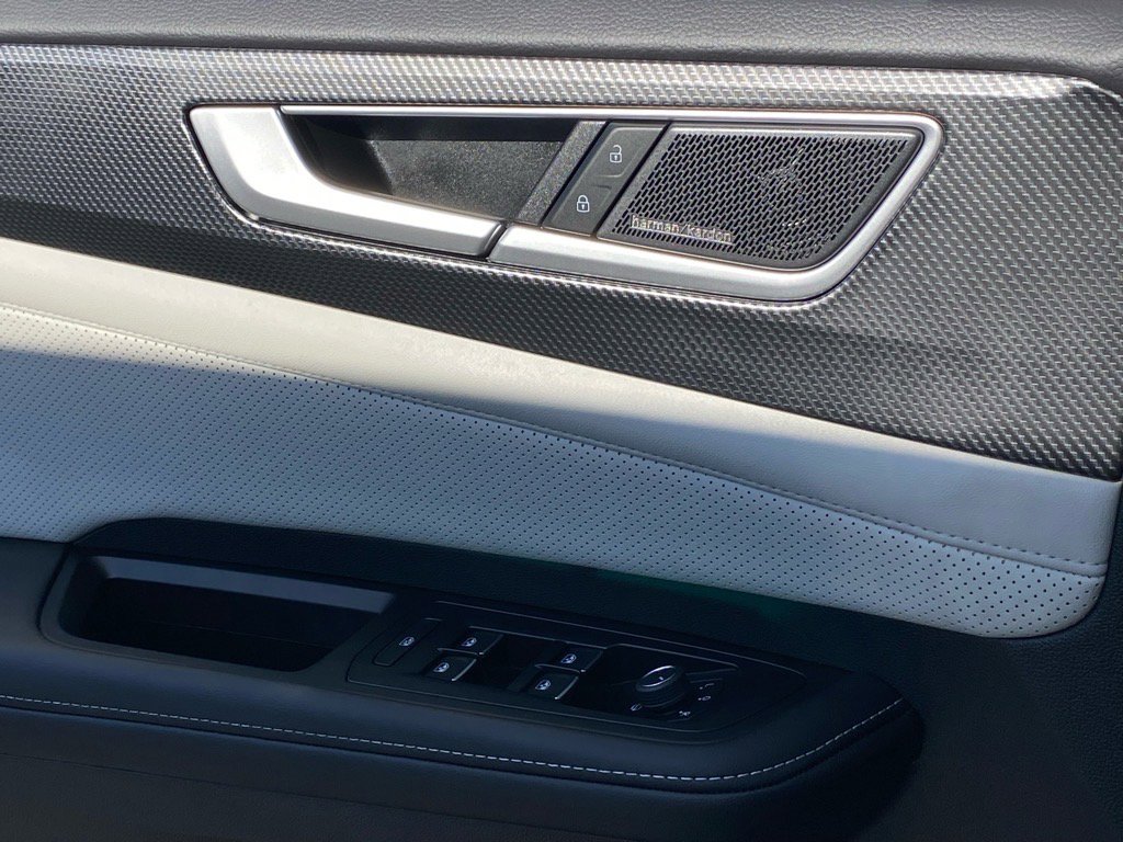 Certified 2025 Volkswagen Atlas Cross Sport SEL Premium R-Line image 18