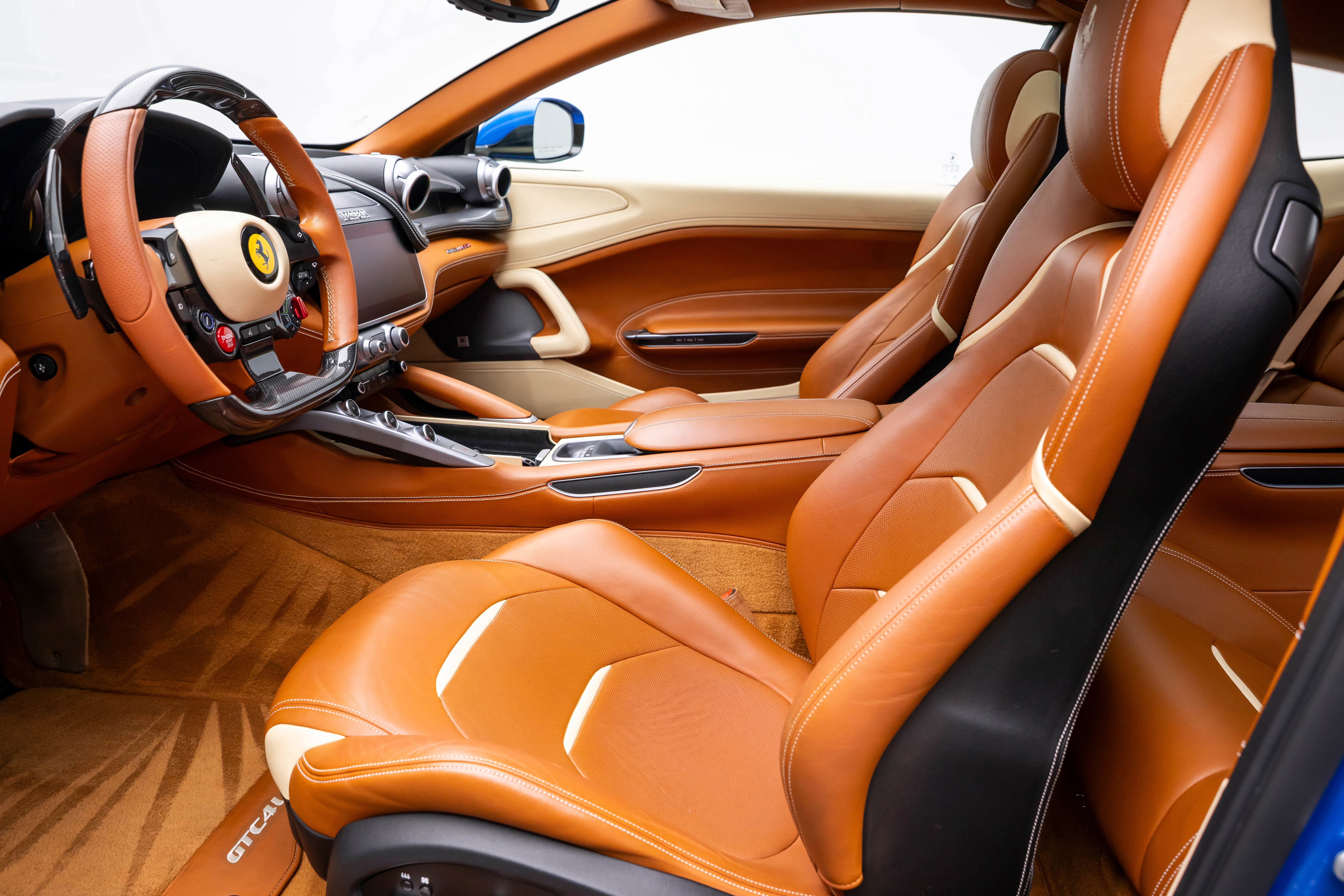 Certified 2018 Ferrari GTC4Lusso image 5