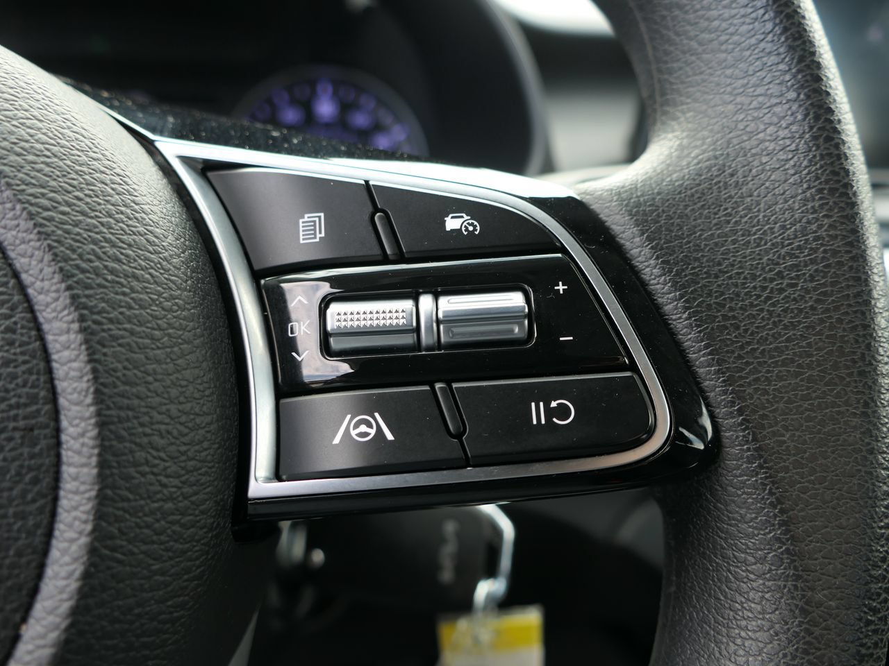 Used 2024 Kia Forte LXS w/ LXS Technology Package FWD image 13