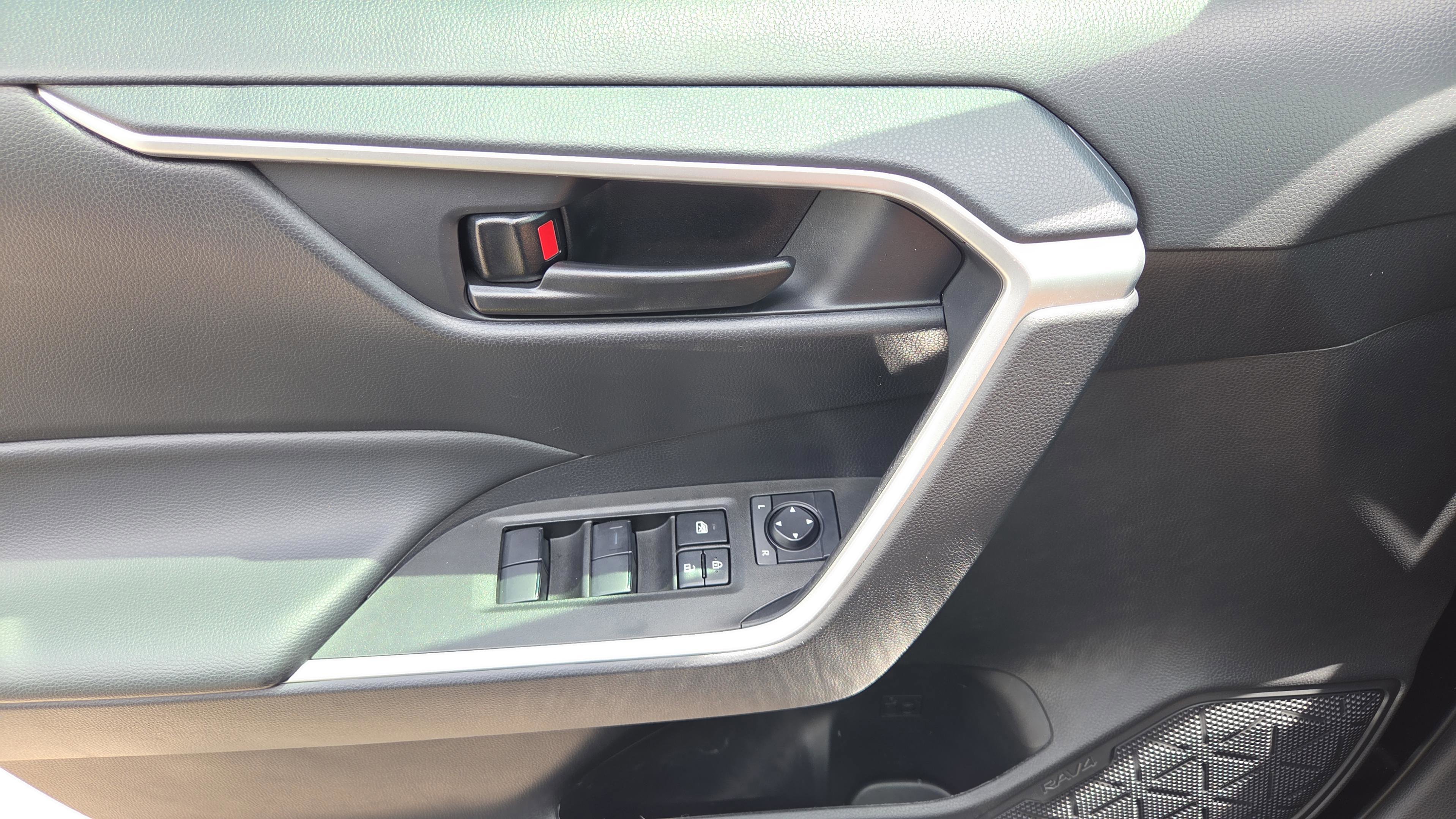 Certified 2025 Toyota RAV4 LE FWD image 16