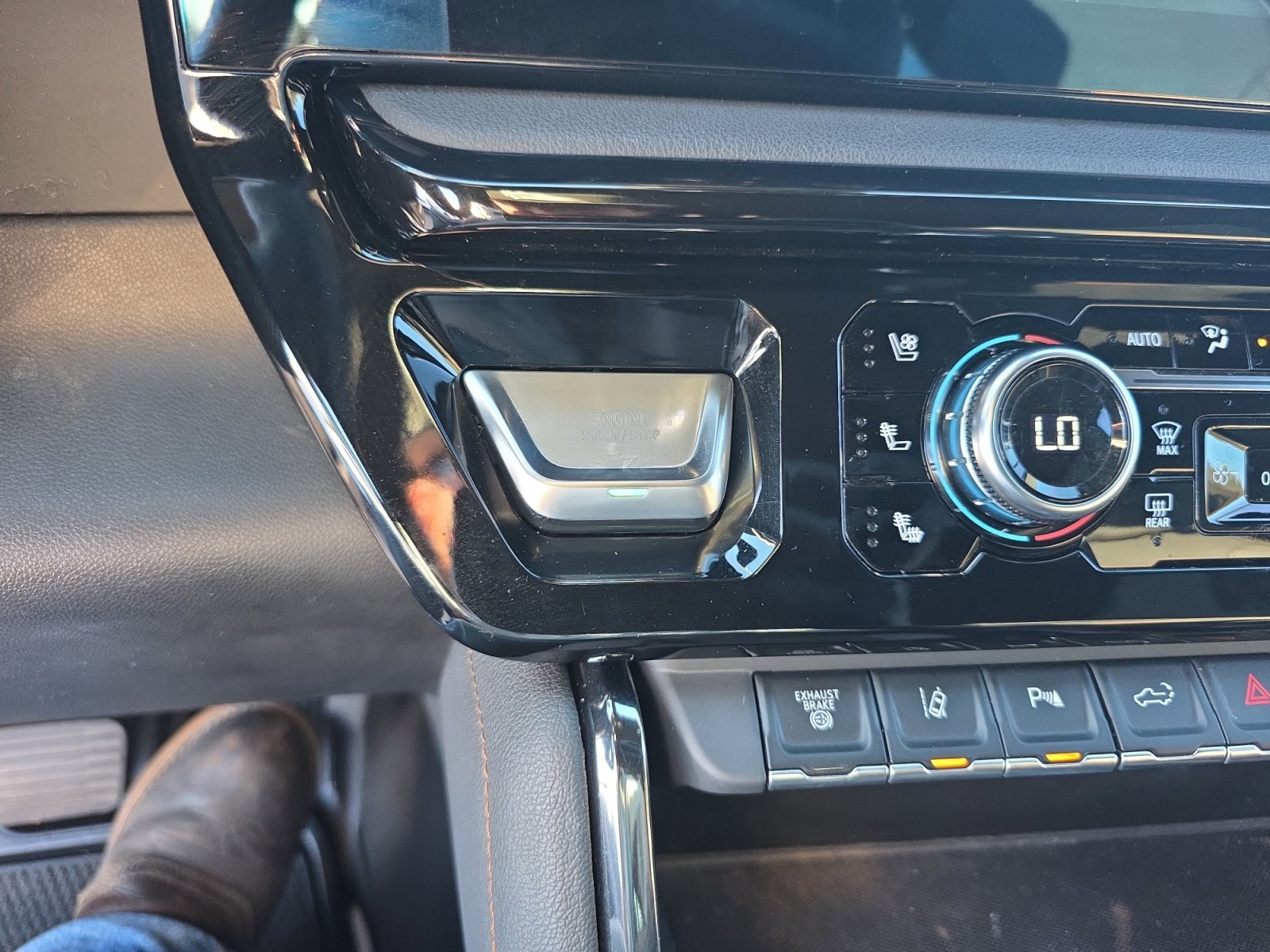 Used 2024 GMC Sierra 2500 AT4 w/ AT4 Premium Plus Package image 30