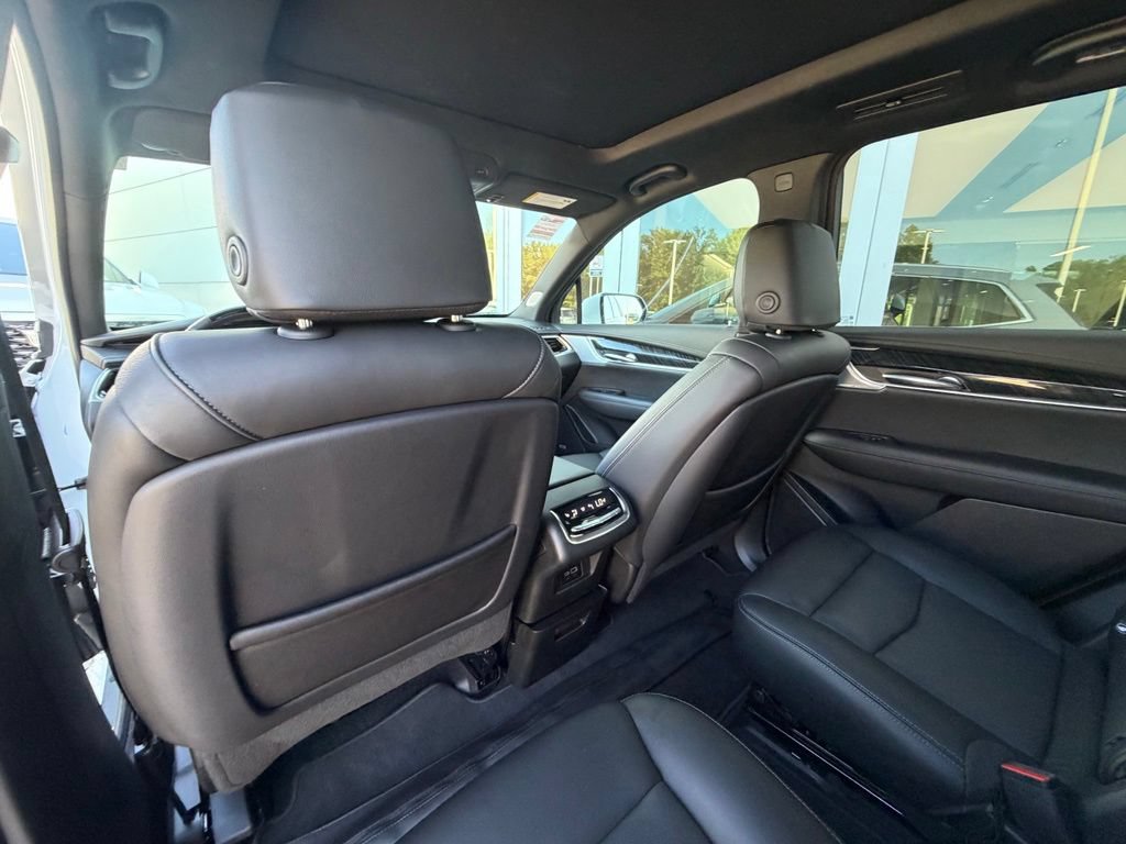 Used 2025 Cadillac XT6 Premium Luxury w/ Technology Package FWD image 17