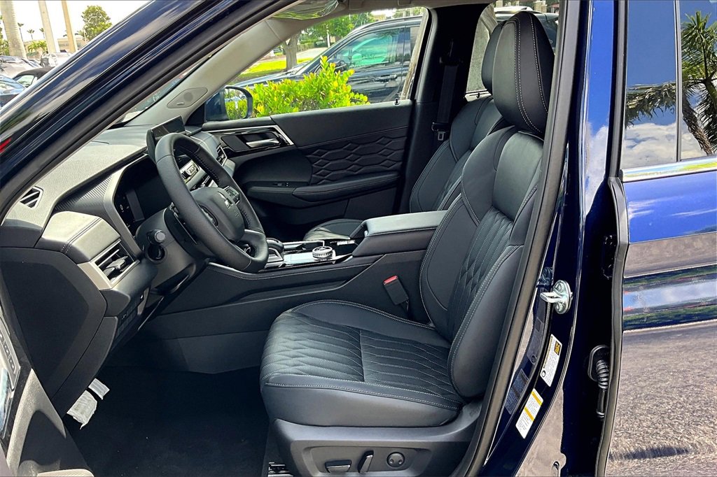 New 2025 Mitsubishi Outlander SEL image 7