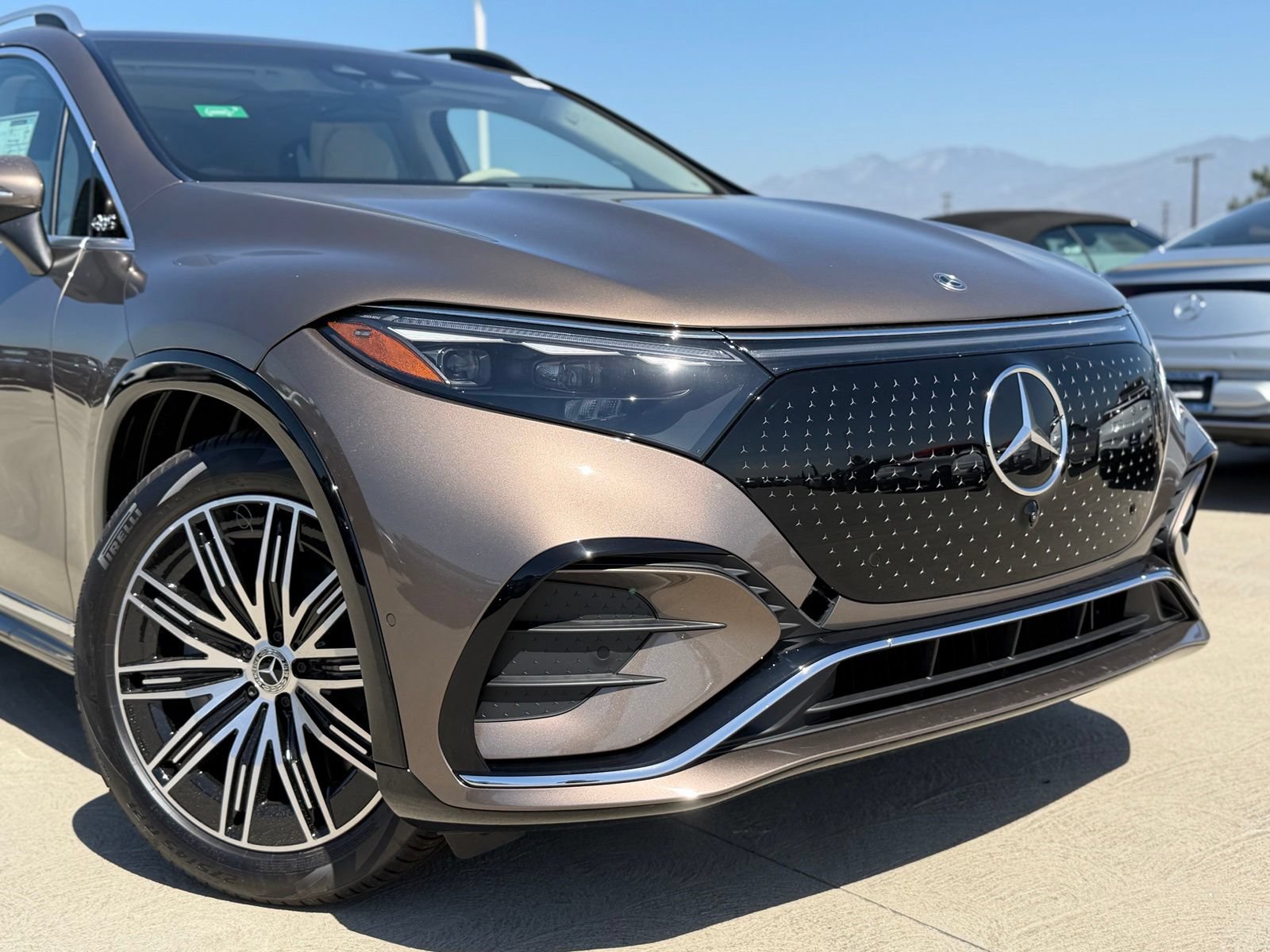 New 2026 Mercedes-Benz EQS 400 4MATIC SUV image 3