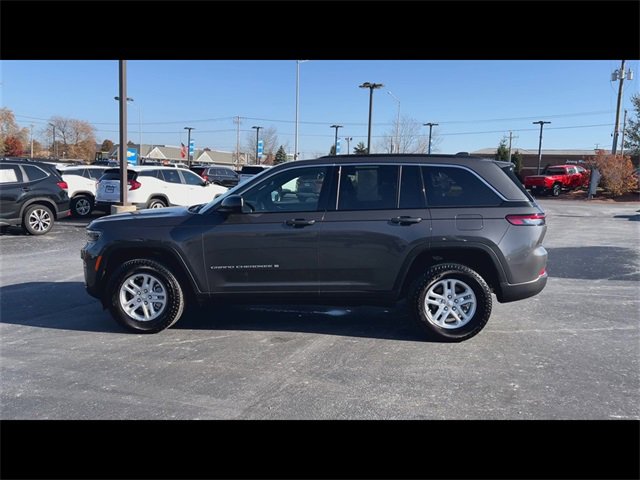 Used 2025 Jeep Grand Cherokee Laredo image 5