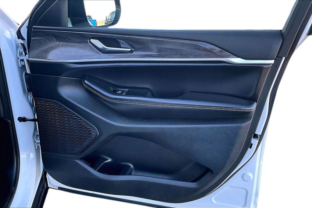 Used 2024 Jeep Grand Cherokee L Limited w/ Luxury Tech Group II AWD/4WD image 20