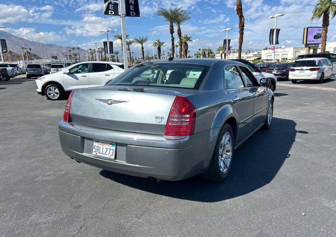 Used 2006 Chrysler 300 C w/ Navigation & Sound Group II RWD image 5