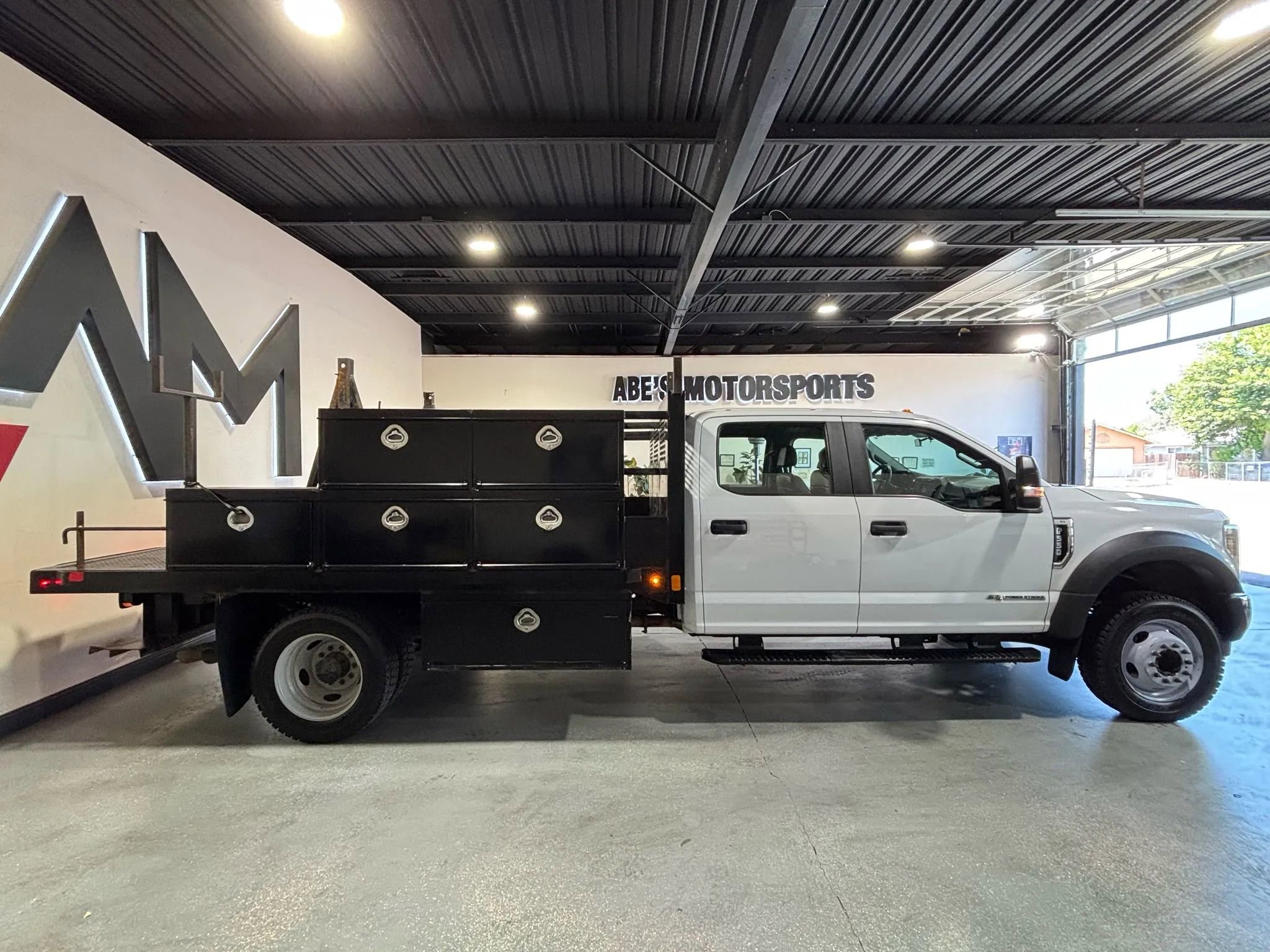 Used 2019 Ford F550 2WD Crew Cab Super Duty image 4