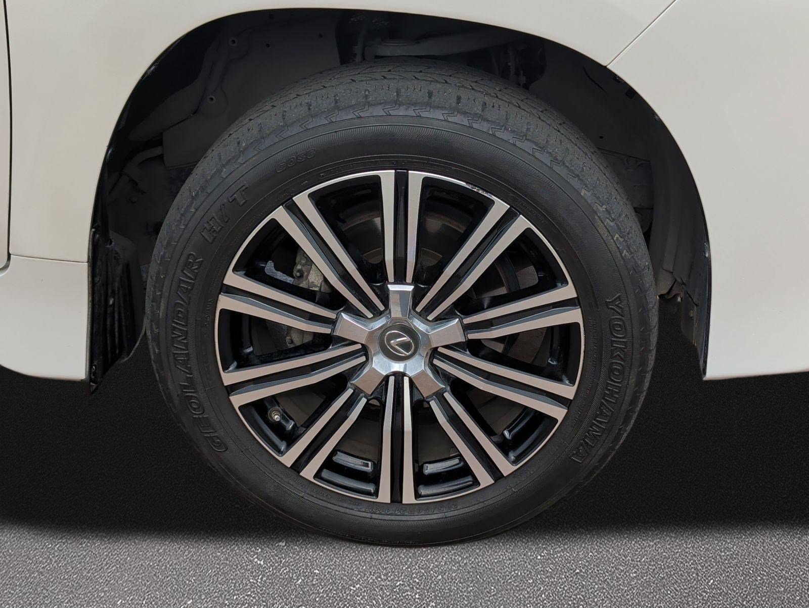 Used 2019 Lexus LX 570 4WD w/ Luxury Package image 7
