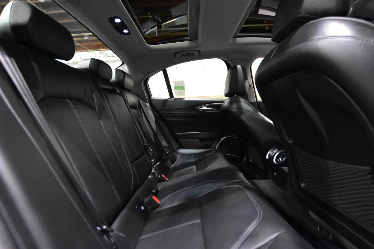 Used 2019 Alfa Romeo Giulia Ti AWD/4WD image 37
