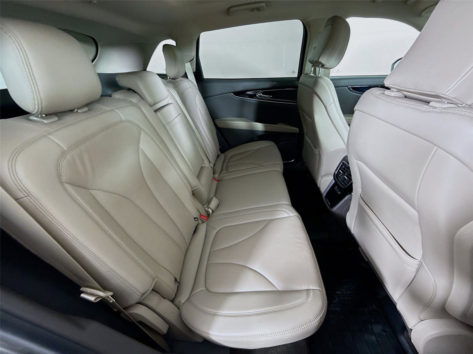 Used 2023 Lincoln Nautilus Reserve image 25