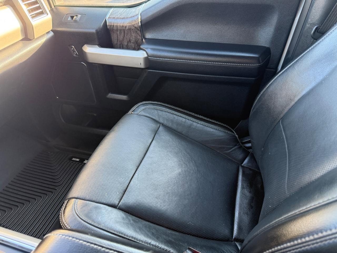 Used 2017 Ford F350 Lariat w/ Lariat Value Package image 21