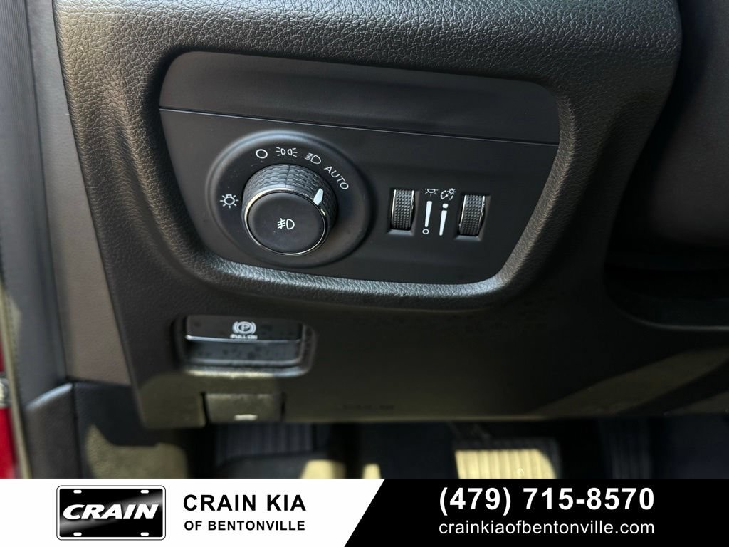 Used 2023 Jeep Grand Cherokee Limited w/ Luxury Tech Group II AWD/4WD image 12