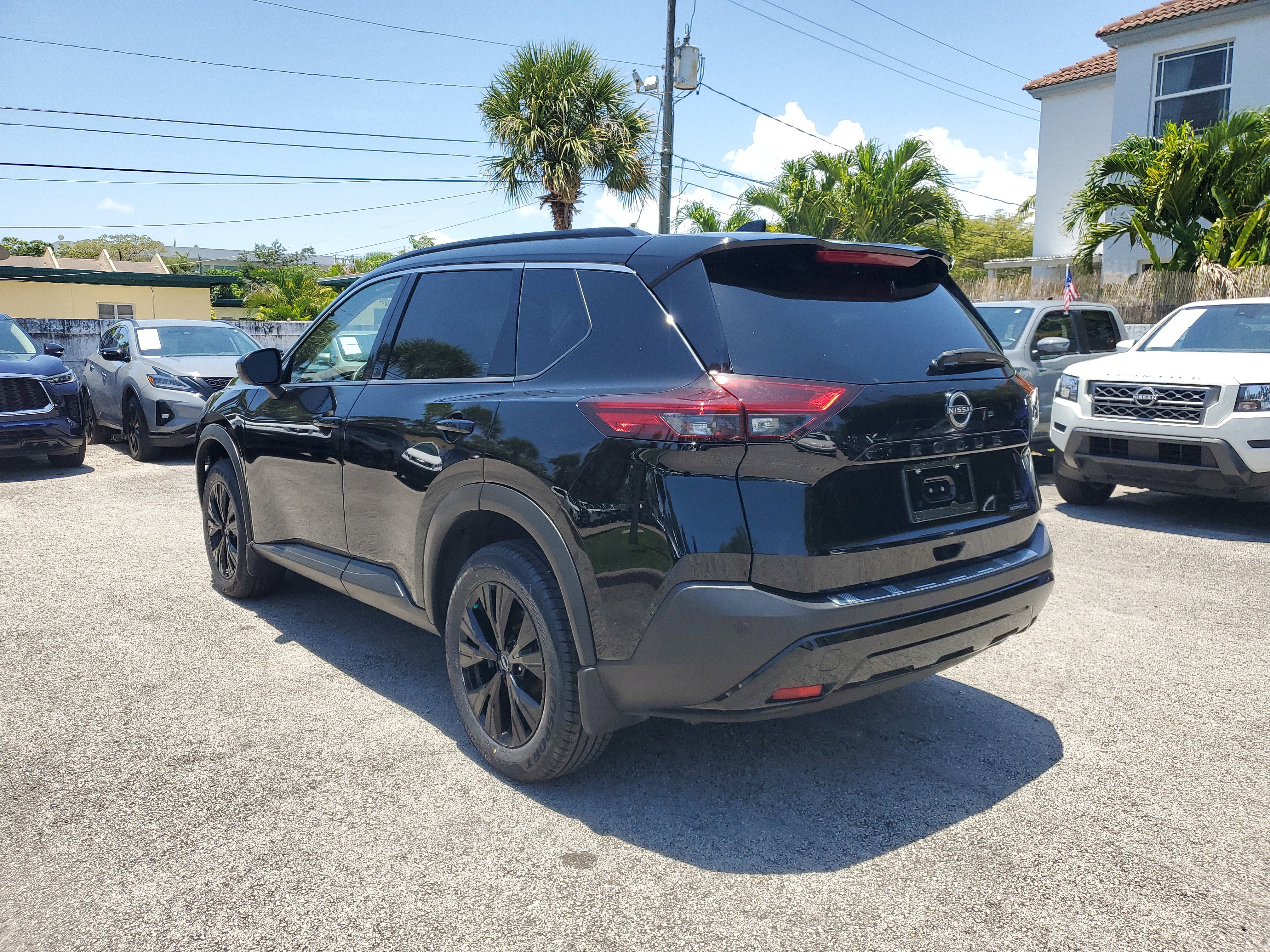 Used 2023 Nissan Rogue SV w/ SV Premium B Package image 6
