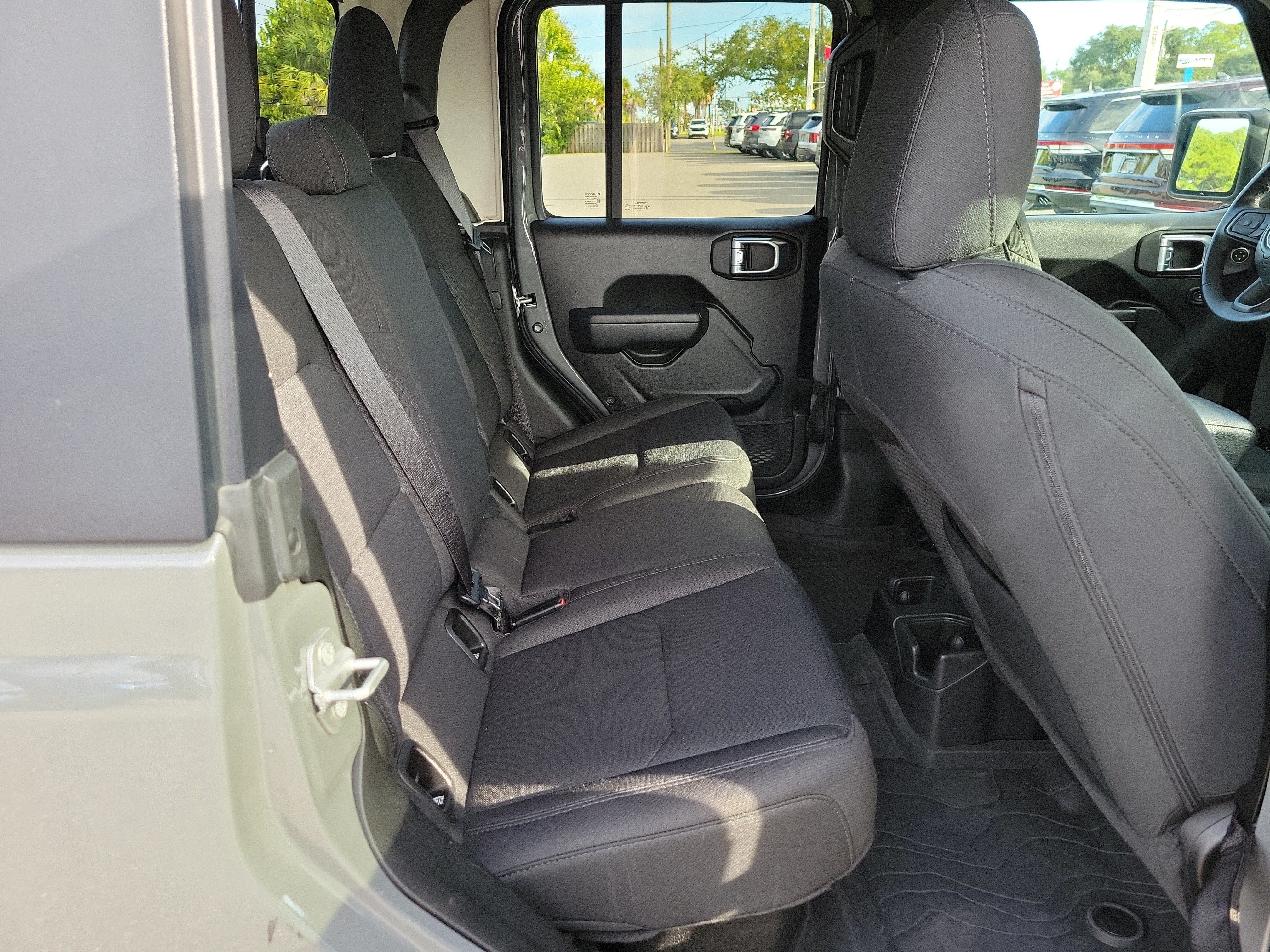 Used 2022 Jeep Gladiator Sport AWD/4WD image 12