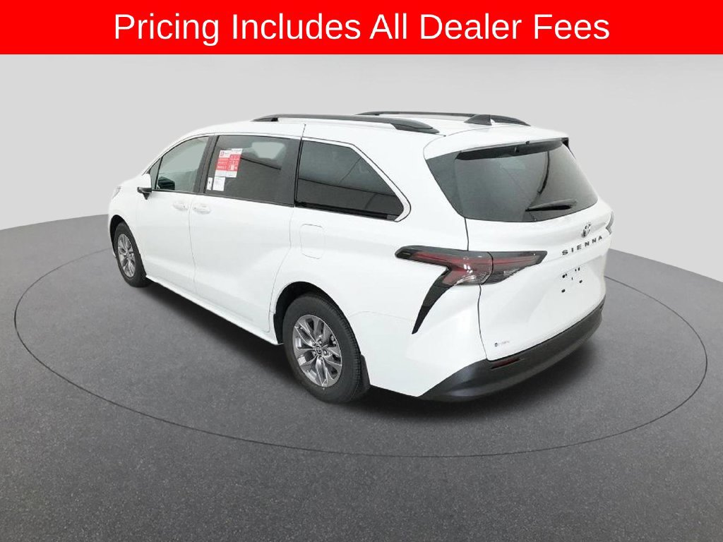 New 2026 Toyota Sienna XLE FWD image 5