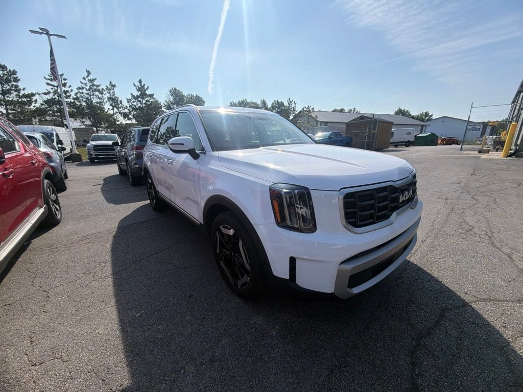 Used 2025 Kia Telluride S FWD image 6