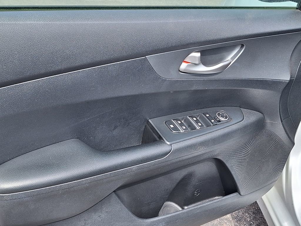 Used 2021 Kia Forte LXS image 9