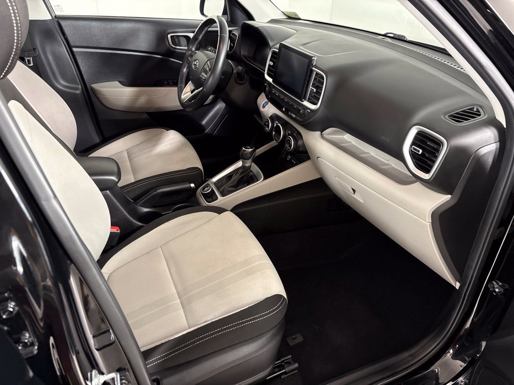 Used 2025 Hyundai Venue SEL FWD image 17