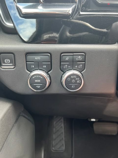 Used 2025 GMC Sierra 1500 SLT AWD/4WD image 21