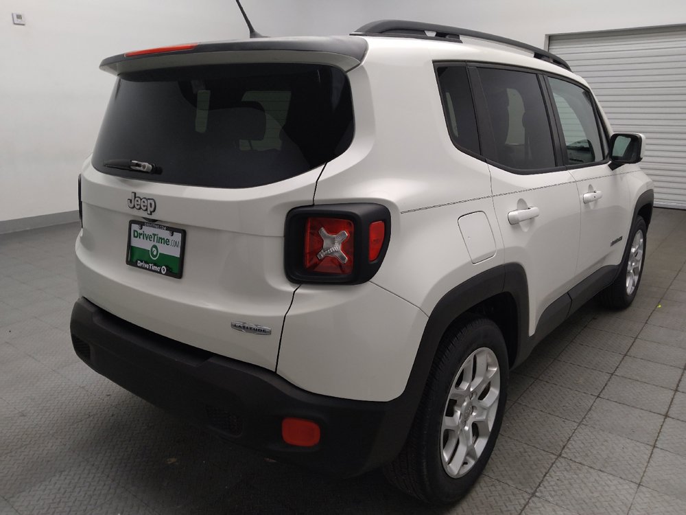 Used 2017 Jeep Renegade Latitude FWD image 9
