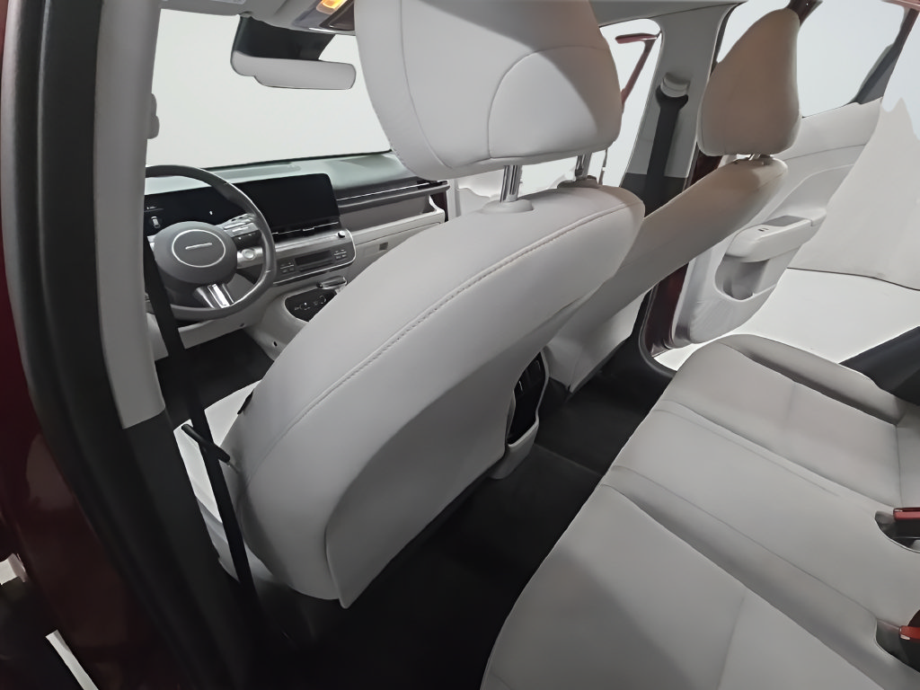 Used 2025 Hyundai Kona SEL FWD image 17