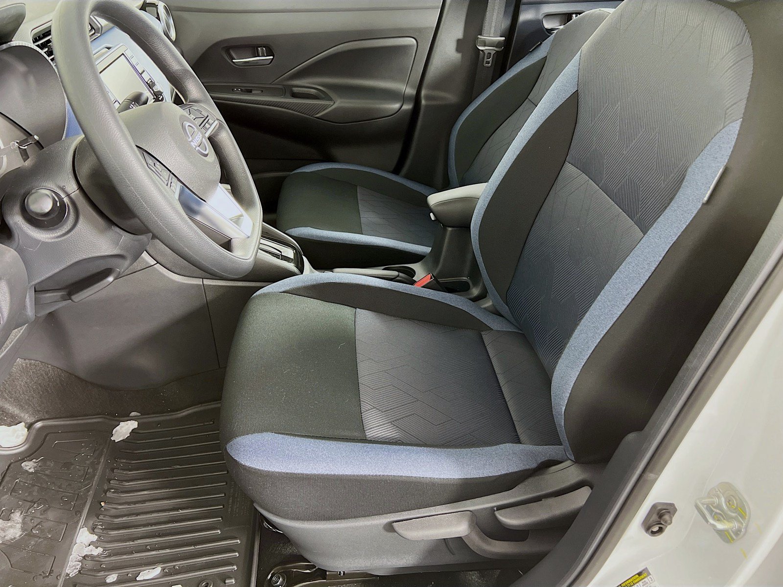 New 2025 Nissan Versa SV w/ Trunk Package FWD image 3