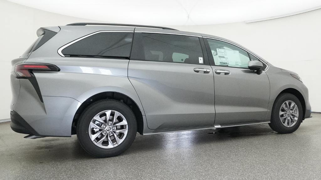 New 2026 Toyota Sienna XLE FWD image 15