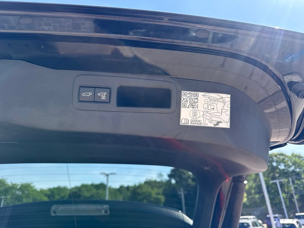 Used 2023 Toyota Venza LE AWD/4WD image 17