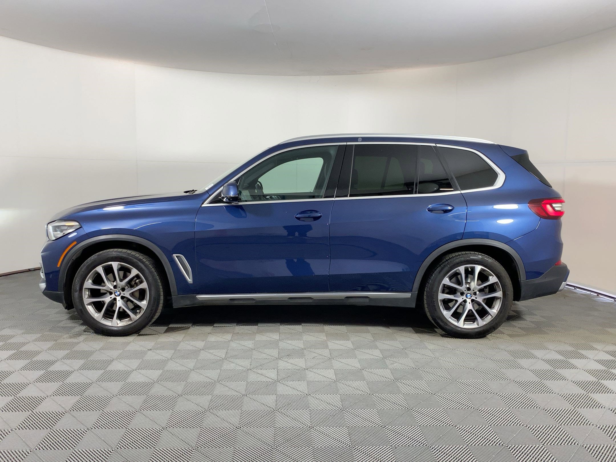 Used 2023 BMW X5 sDrive40i w/ Luxury Seating Package video 2