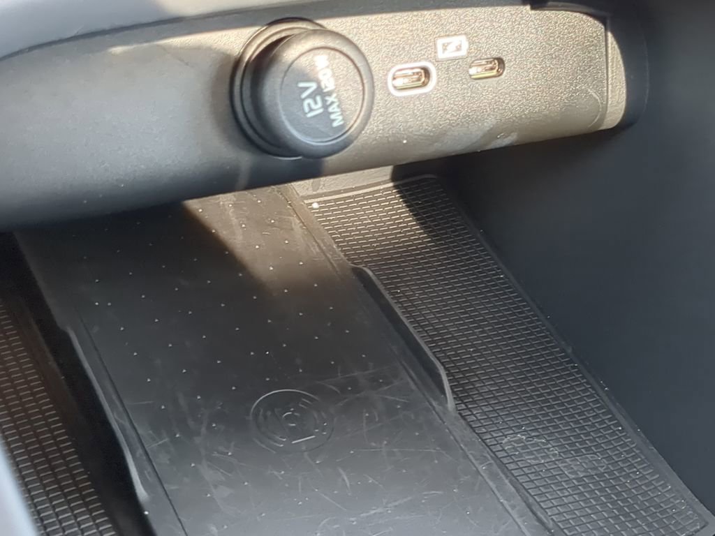 Used 2023 Volvo C40 Recharge Core image 31