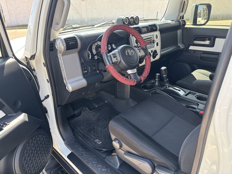 Used 2014 Toyota FJ Cruiser 4WD w/ Upgrade Package image 18